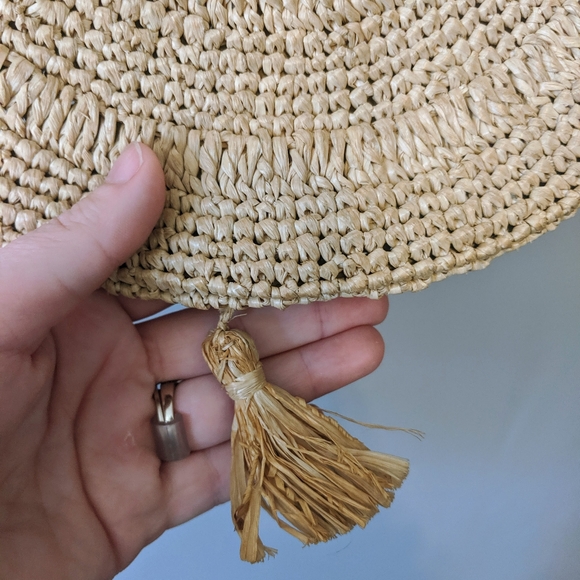 Round Woven Straw Wicker Purse with Tassle - Picture 3 of 5